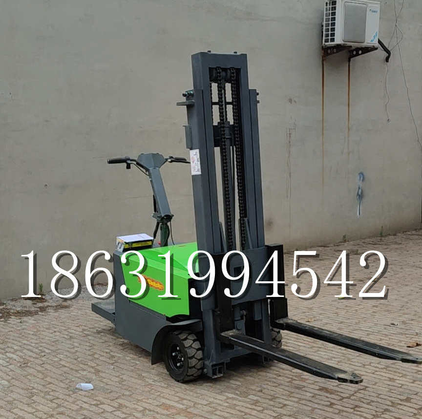 宁陕县优程全电动叉车插腿式堆高车液压装卸车1.5吨升高小型站驾式铲车